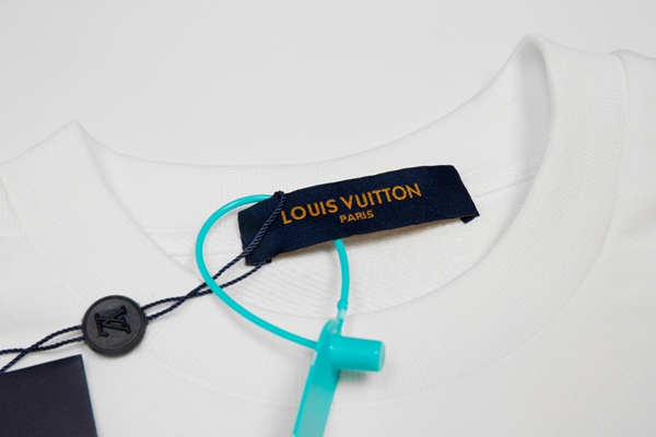 ブランドパーカー側面デザイン